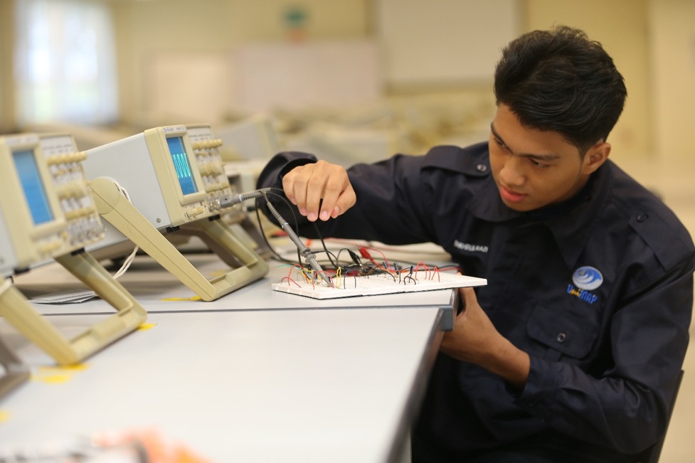 INTERNATIONAL STEM & INNOVATION COLLOQUIA SERIES (ISICS)